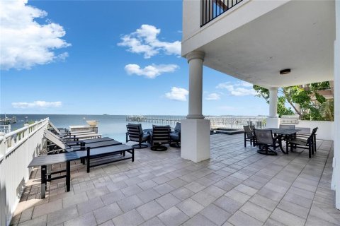 House in Apollo Beach, Florida 5 bedrooms, 387.96 sq.m. № 1786354 - photo 23