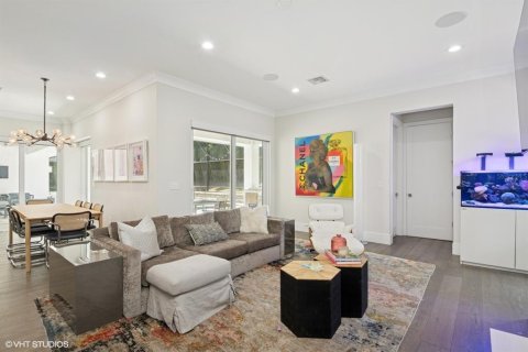 House in Winter Park, Florida 5 bedrooms, 460.33 sq.m. № 1782676 - photo 15