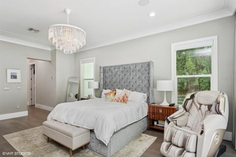 House in Winter Park, Florida 5 bedrooms, 460.33 sq.m. № 1782676 - photo 22