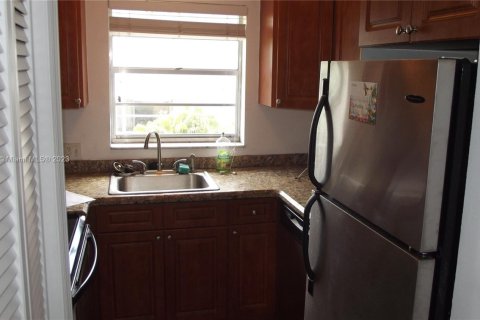 Condo in Hallandale Beach, Florida, 1 bedroom № 1959116 - photo 12