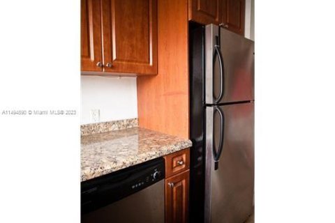 Condo in Hallandale Beach, Florida, 1 bedroom № 1959116 - photo 11