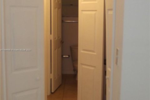 Condo in Hallandale Beach, Florida, 1 bedroom № 1959116 - photo 15