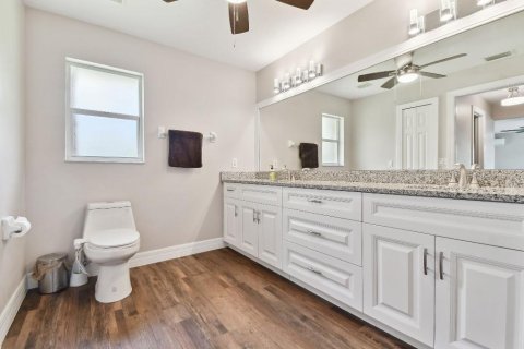 House in North Port, Florida 4 bedrooms, 218.88 sq.m. № 1673495 - photo 17