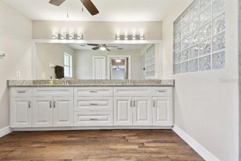 House in North Port, Florida 4 bedrooms, 218.88 sq.m. № 1673495 - photo 15