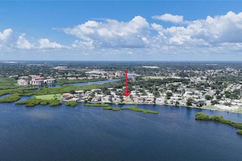 House in Sarasota, Florida 4 bedrooms, 379.23 sq.m. № 2430318 - photo 7