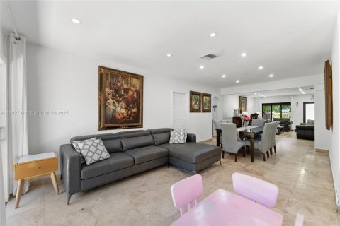 Villa ou maison à vendre à Miami Beach, Floride: 4 chambres № 1938563 - photo 28