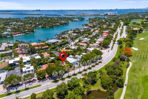 House in Miami Beach, Florida 4 bedrooms № 1938563 - photo 17