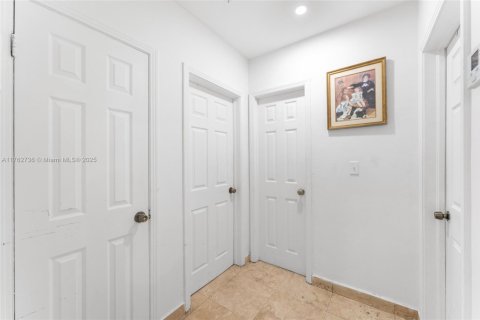 Villa ou maison à vendre à Miami Beach, Floride: 4 chambres № 1938563 - photo 30