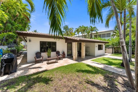 Villa ou maison à vendre à Miami Beach, Floride: 4 chambres № 1938563 - photo 2