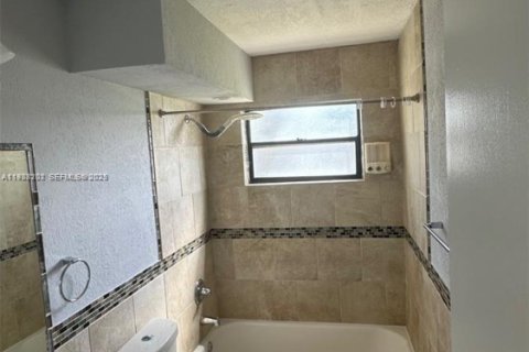 Copropriété à louer à Tamarac, Floride: 2 chambres, 95.04 m2 № 1987414 - photo 3