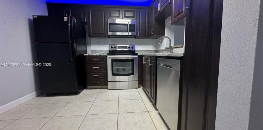 Condo à Tamarac, Floride, 2 chambres № 1987414