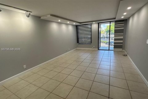 Copropriété à louer à Tamarac, Floride: 2 chambres, 95.04 m2 № 1987414 - photo 2