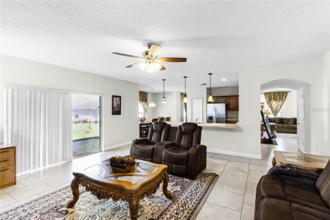 Casa en venta en Kissimmee, Florida, 4 dormitorios, 260.68 m2 № 1798354 - foto 19
