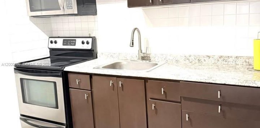 Apartamento en Hallandale Beach, Florida 1 dormitorio, 236.25 m2 № 2066911