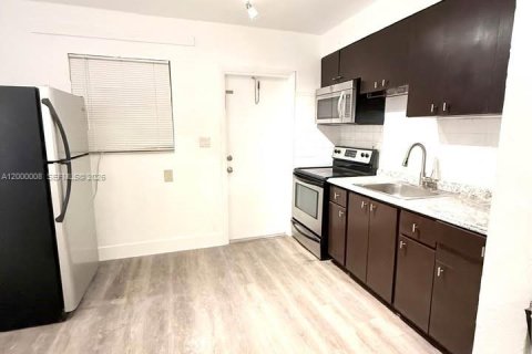 Apartamento en alquiler en Hallandale Beach, Florida, 1 dormitorio, 236.25 m2 № 2066911 - foto 2