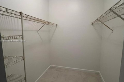 Condo in Pembroke Pines, Florida, 2 bedrooms № 1969946 - photo 10