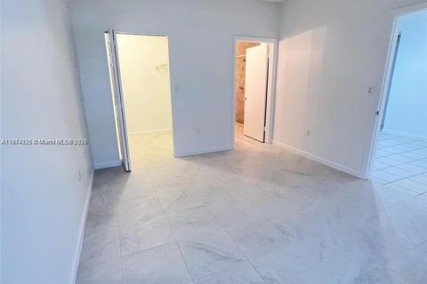 Condo in Pembroke Pines, Florida, 2 bedrooms № 1969946 - photo 7