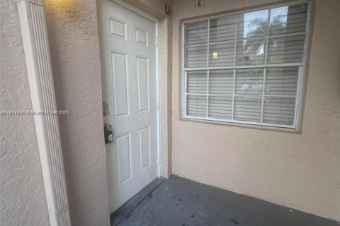 Condo in Pembroke Pines, Florida, 2 bedrooms  № 1969946