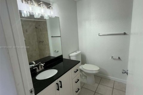 Condo in Pembroke Pines, Florida, 2 bedrooms № 1969946 - photo 18