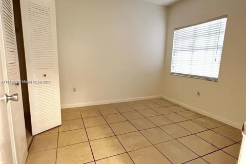 Condo in Pembroke Pines, Florida, 2 bedrooms № 1969946 - photo 11