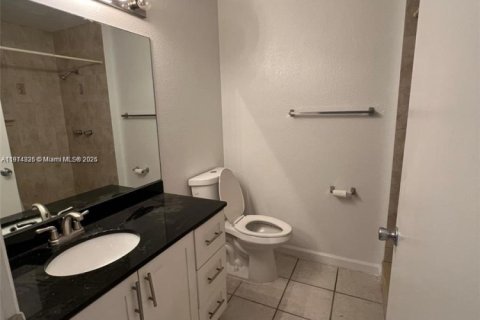 Condo in Pembroke Pines, Florida, 2 bedrooms № 1969946 - photo 9