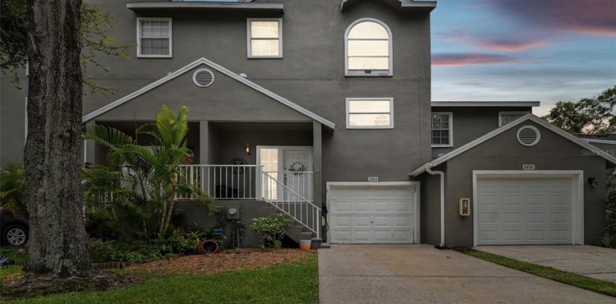Townhouse in Tampa, Florida 3 bedrooms, 172.61 sq.m. № 1882699