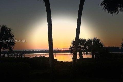 Condominio en venta en Stuart, Florida, 3 dormitorios, 158.86 m2 № 1997893 - foto 2