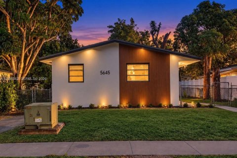 Casa en West Park, Florida 3 dormitorios, 92.9 m2 № 2426050