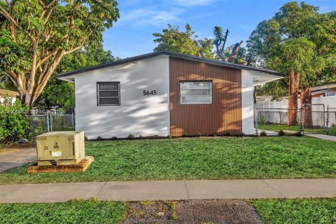 Casa en venta en West Park, Florida, 3 dormitorios, 92.9 m2 № 2426050 - foto 2