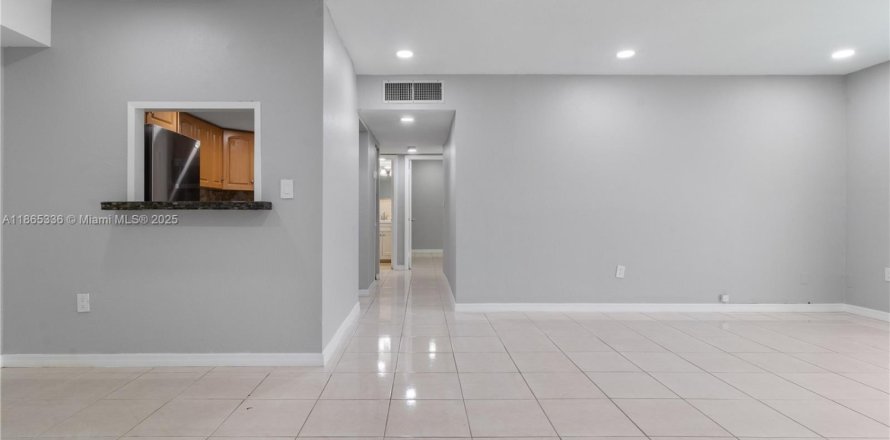 Condominio en Miami, Florida, 2 dormitorios № 1928310
