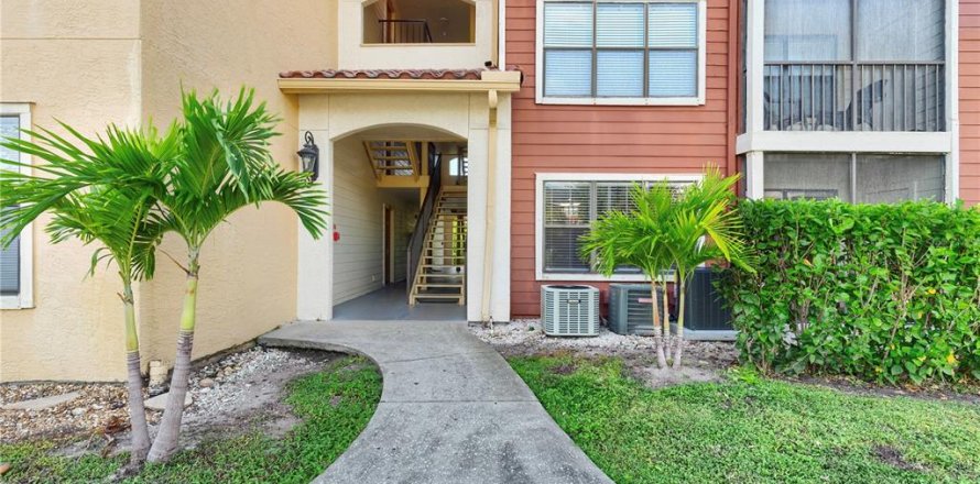 Condominio en Saint Petersburg, Florida, 1 dormitorio № 2427099