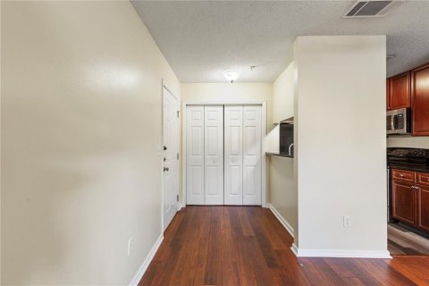 Condominio en alquiler en Saint Petersburg, Florida, 1 dormitorio, 61.78 m2 № 2427099 - foto 2
