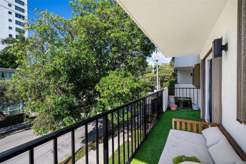 Condo in Miami Beach, Florida, 2 bedrooms  № 1797486 - photo 18