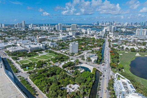 Condo in Miami Beach, Florida, 2 bedrooms  № 1797486 - photo 21