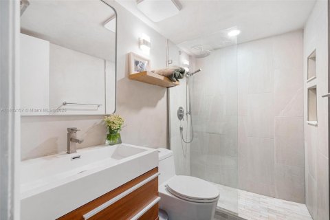 Condo in Miami Beach, Florida, 2 bedrooms  № 1797486 - photo 7