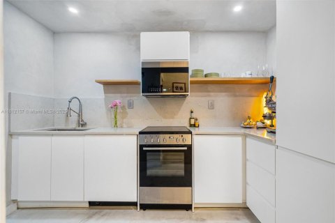 Condo in Miami Beach, Florida, 2 bedrooms  № 1797486 - photo 3