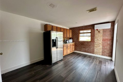 Propiedad comercial en alquiler en Miami, Florida, 1 dormitorio, 163.88 m2 № 2057363 - foto 7