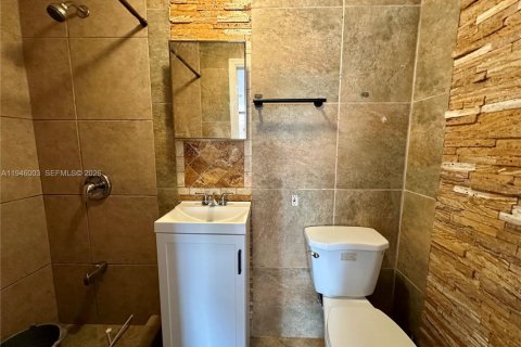 Propiedad comercial en alquiler en Miami, Florida, 1 dormitorio, 163.88 m2 № 2057363 - foto 3