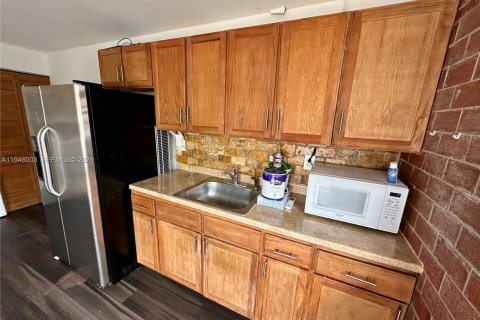 Propiedad comercial en alquiler en Miami, Florida, 1 dormitorio, 163.88 m2 № 2057363 - foto 5