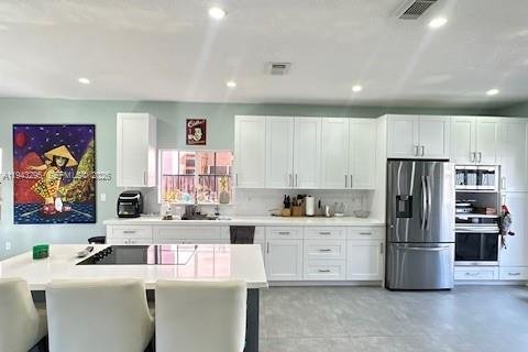 House in Miami, Florida 4 bedrooms, 167.6 sq.m. № 1999631 - photo 2