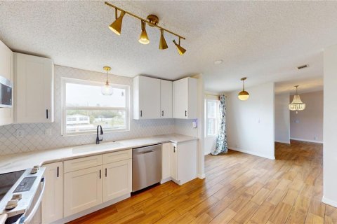 Снять в аренду квартиру в Гудзон, Флорида 11 комнат, 169.08м2, № 1786389 - фото 15