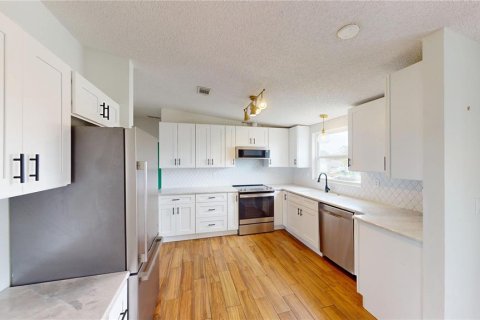 Снять в аренду квартиру в Гудзон, Флорида 11 комнат, 169.08м2, № 1786389 - фото 13