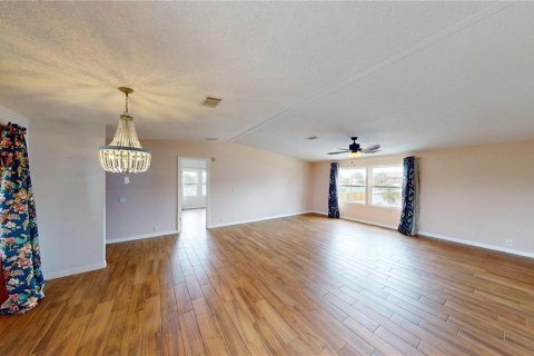 Снять в аренду квартиру в Гудзон, Флорида 11 комнат, 169.08м2, № 1786389 - фото 5