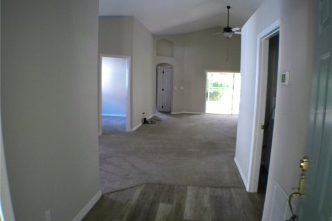 House in Clermont, Florida 3 bedrooms, 146.04 sq.m. № 1597663 - photo 3