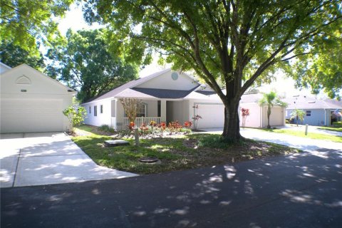 House in Clermont, Florida 3 bedrooms, 146.04 sq.m. № 1597663 - photo 2
