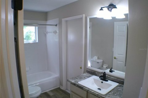 House in Clermont, Florida 3 bedrooms, 146.04 sq.m. № 1597663 - photo 7