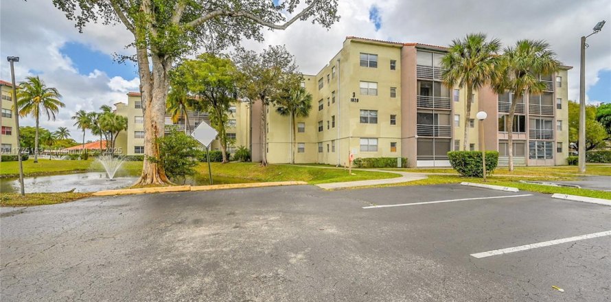 Condo in North Lauderdale, Florida, 1 bedroom  № 1697895