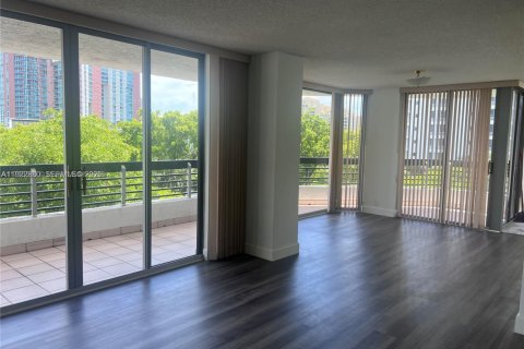 Condo in Aventura, Florida, 2 bedrooms № 1976567 - photo 10
