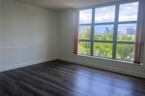 Condo in Aventura, Florida, 2 bedrooms № 1976567 - photo 15