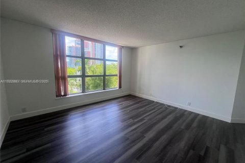 Condo in Aventura, Florida, 2 bedrooms № 1976567 - photo 14